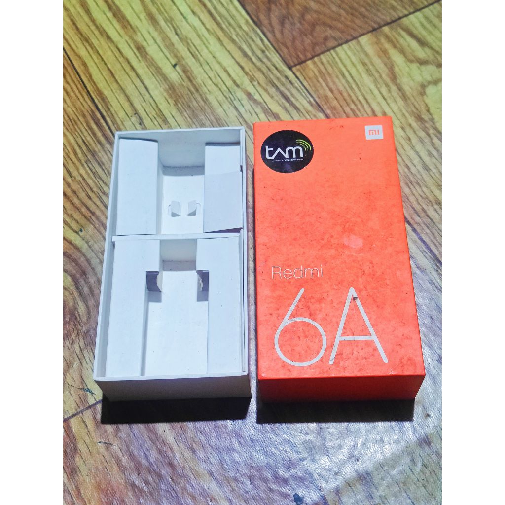 

KARDUS DUS BOX HP KONDISI SESUAI DI FOTO REDMI 6A