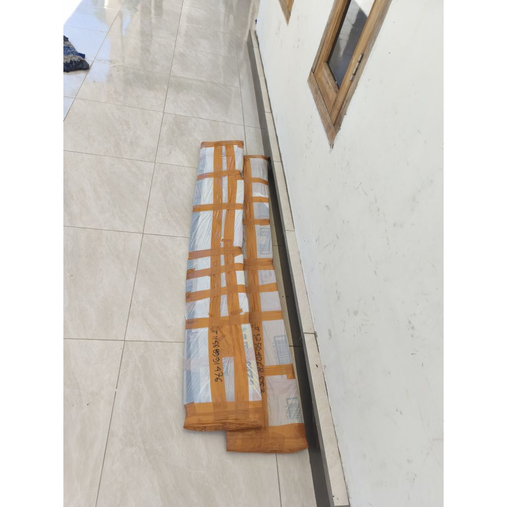 

Kardus Packing Pembungkus Hadiah GARAGA 2M Packing Plastik