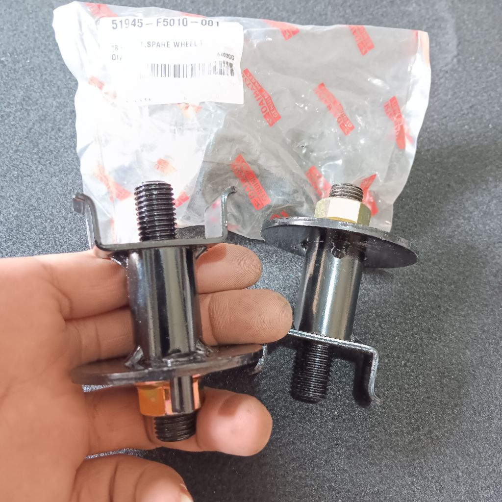 Baut ban serep mobil taruna