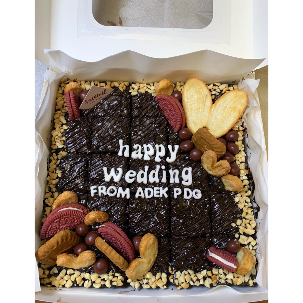 

Birthday Fudgy Brownies Sekat