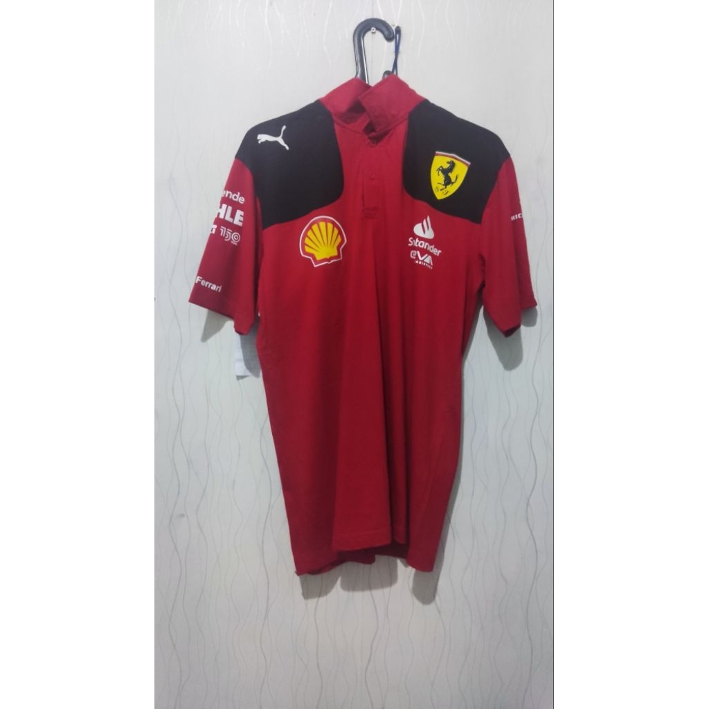 Baju Polo Ferrari F1 2023