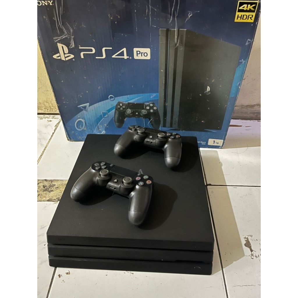 ps 4 pro 1tb hitam hen 11.00 LUA