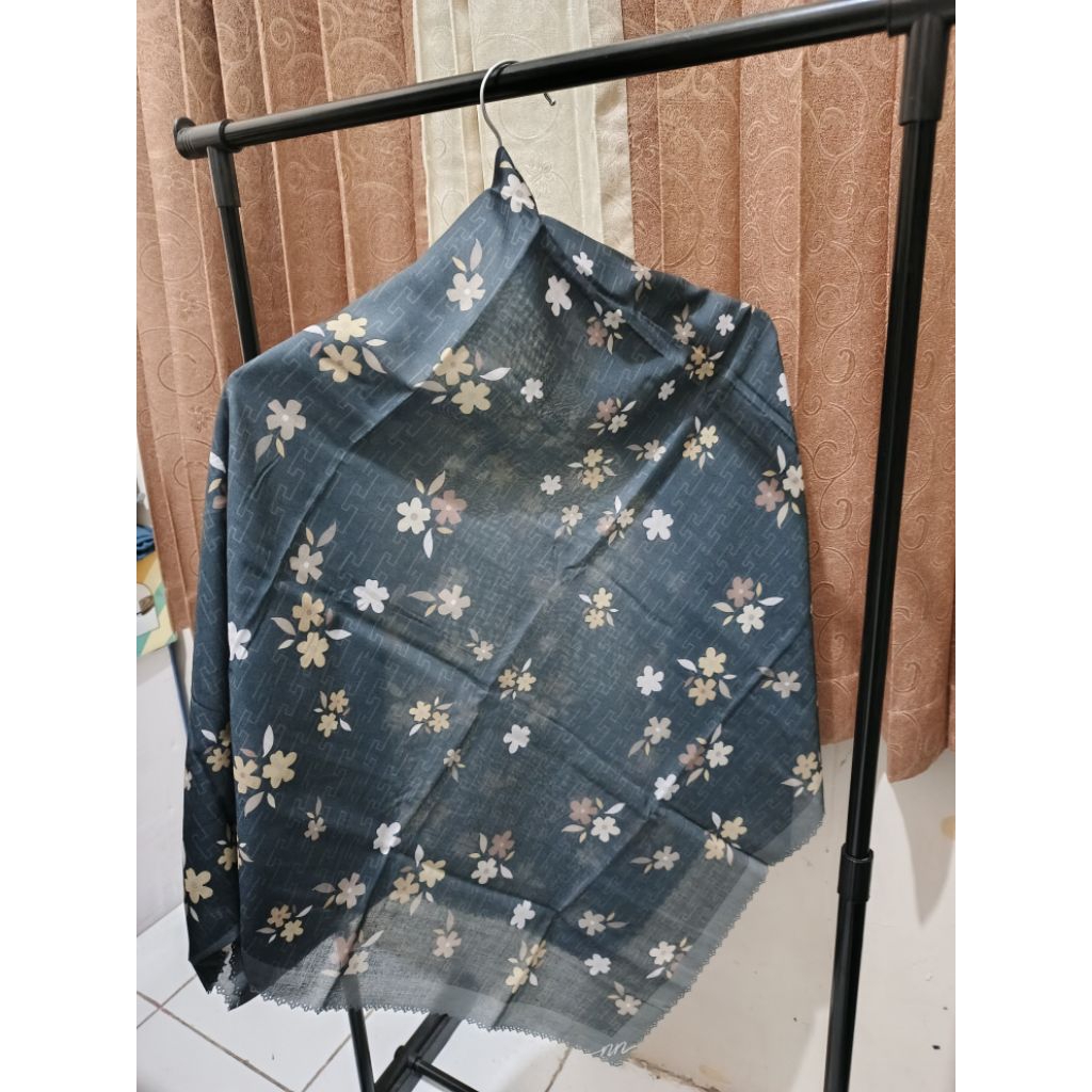Ziya scarf | Abu tua - Kerudung Segi Empat Motif | Ukuran Jumbo 110x110 | Voal Premium