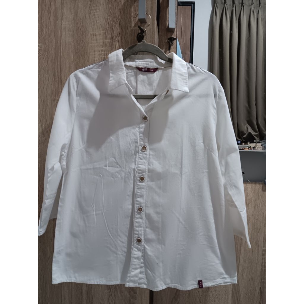 kemeja wanita putih lengan panjang 7/8 bran ako