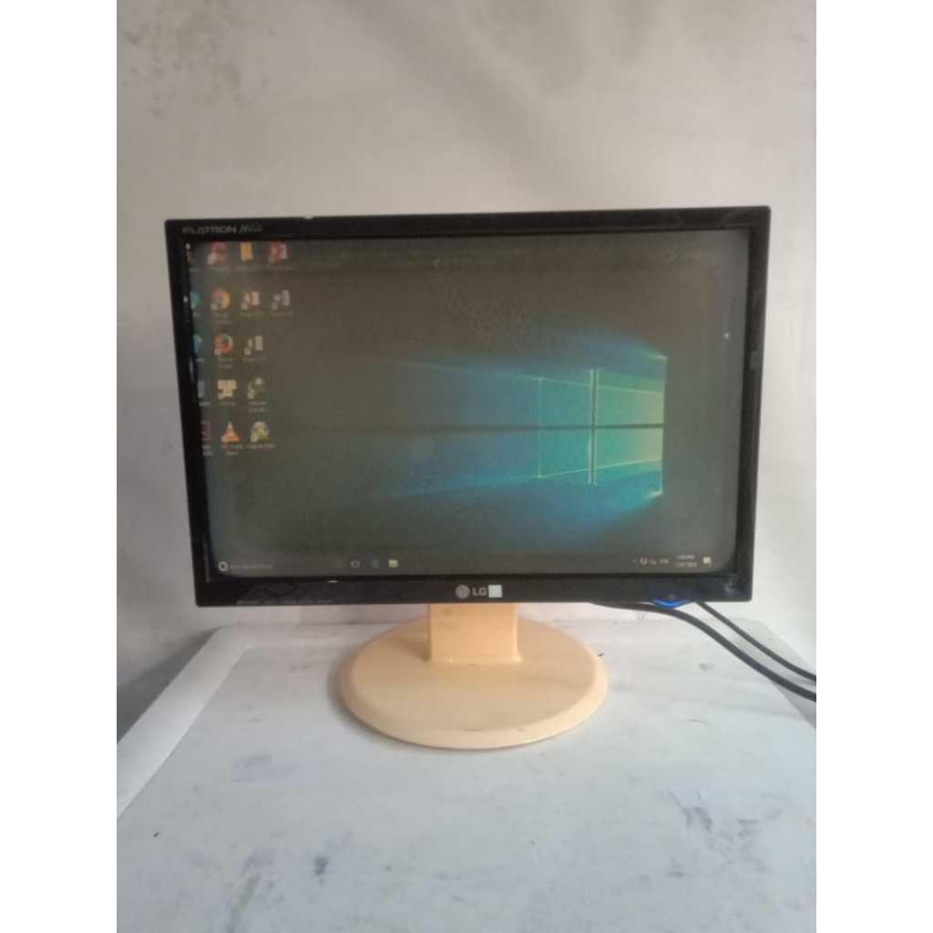 lcd monitor lg flatron l196wtq-wf kondisi minus layar berembun