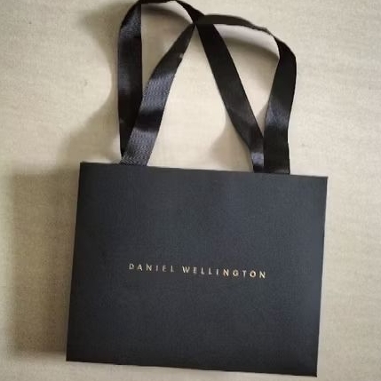 

Daniel Wellington paperbag goodie bag shopping gift kado