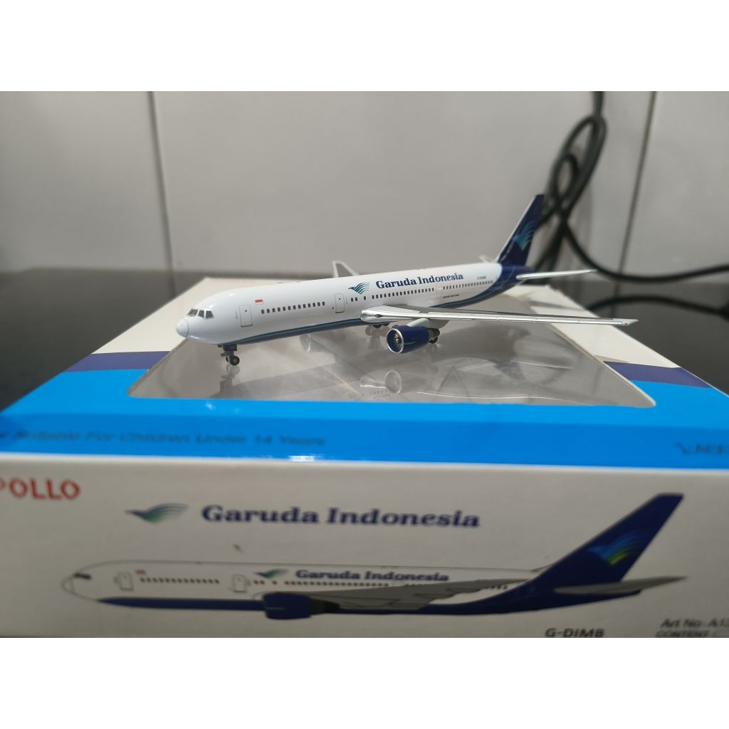 Diecast Garuda Indonesia Boeing B767-300 Apollo 1:400
