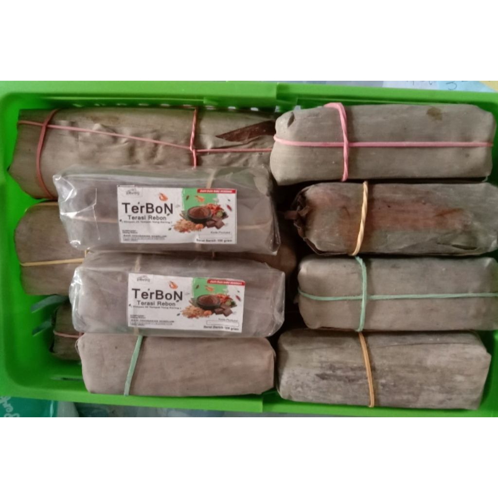 

Terasi Rebon udang 90gr khas Rembang Bungkus Daun Pisang