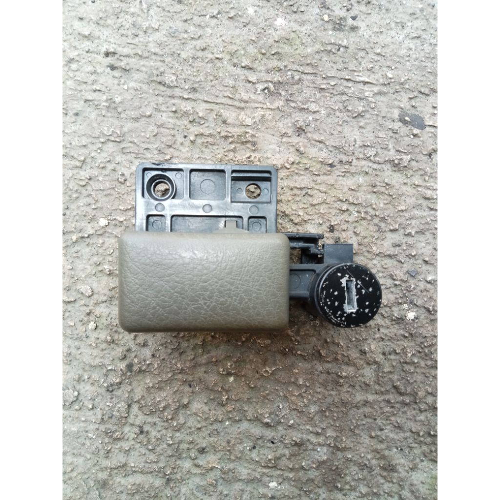 Handle Laci Dashboard Nissan Terrano