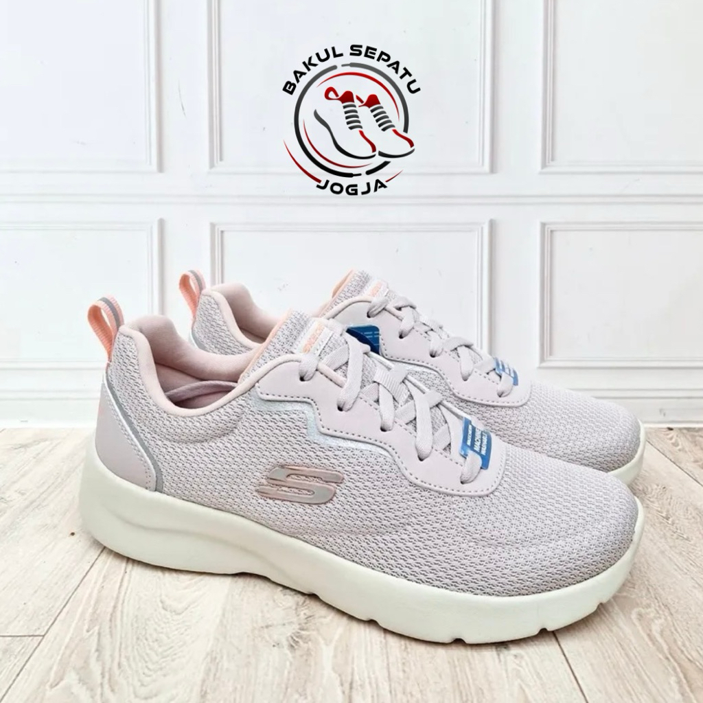 Sepatu Wanita SKECHERS Dynamight 2.0 (Size 37) Sneakers Casual Sport Sekolah Dewasa