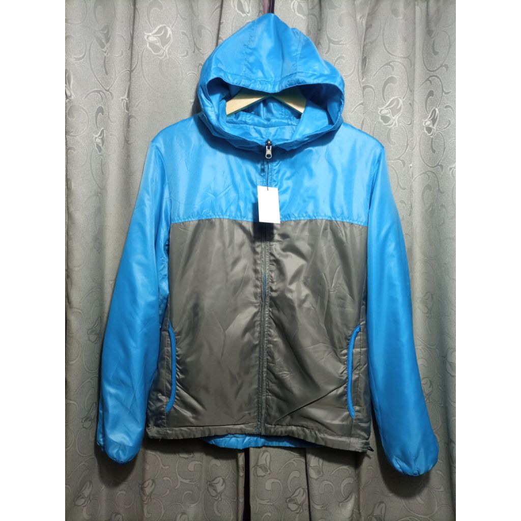 Jaket Uniqlo Reversibel/Bolak Balik Berhodie