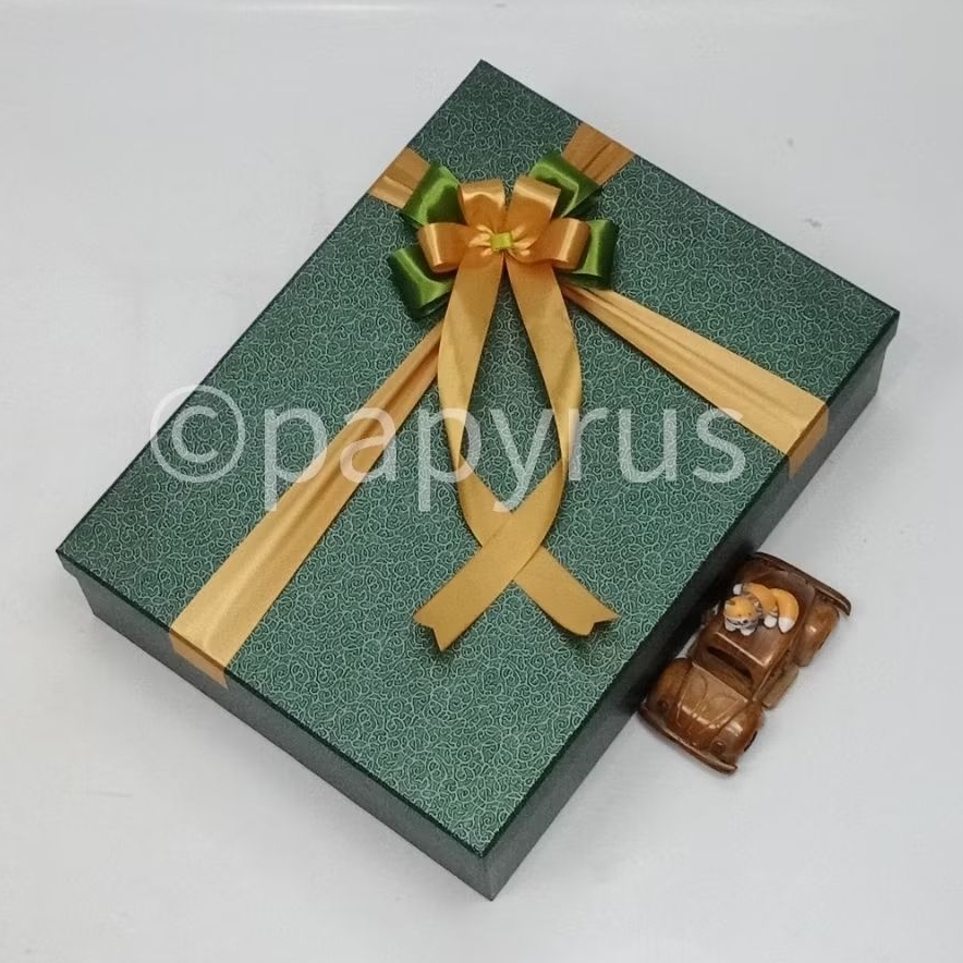 

PAPYRUS 30x40 Tinggi 10cm Kotak Kado Gift Box Hadiah V2
