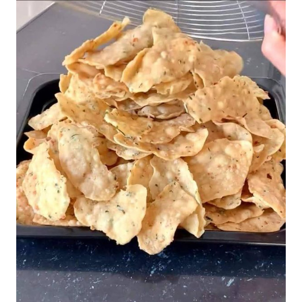 

ERIPIK BAWANG 250gr / KERIPIK PANGSIT / KERIPIK BAWANG