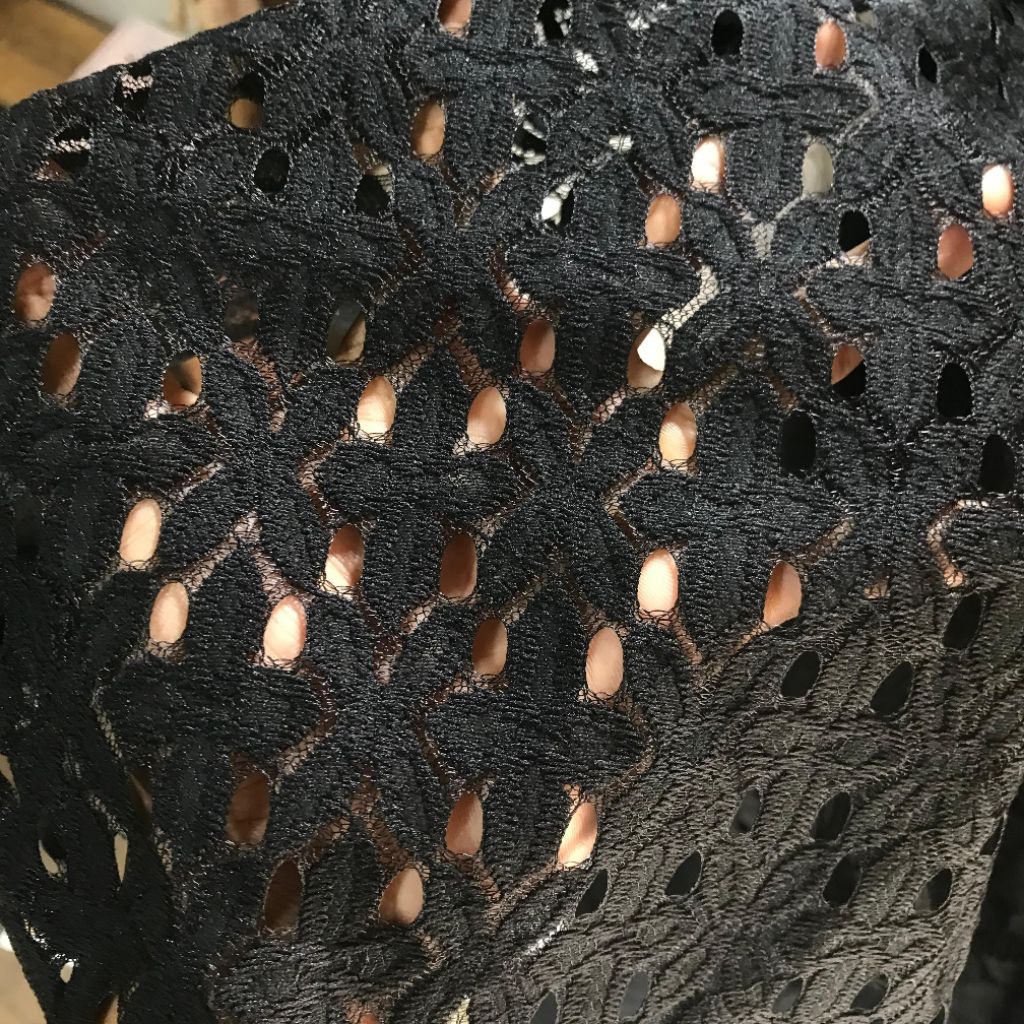 kain Brokat semi prada - kain brokat - kain brokat import - kain brokat rajut - kain butik