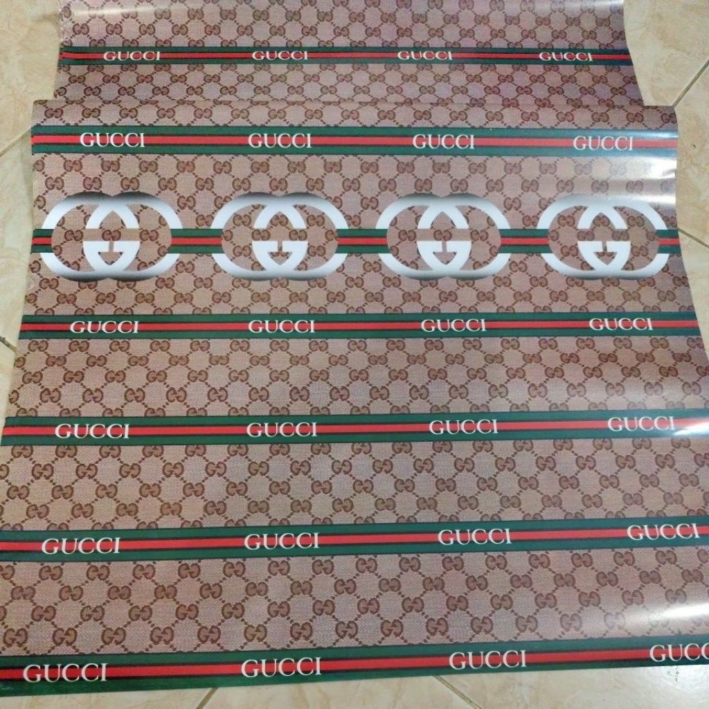 

kertas kado glossy motif gucci 64x49
