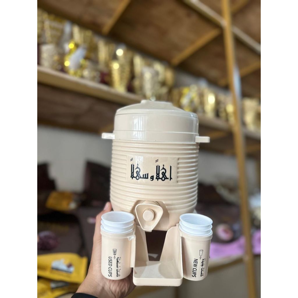 

Dispenser serta gelas cantik