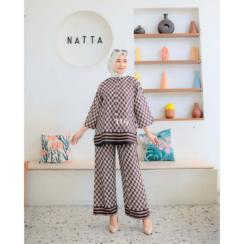 Baju Setelan Muslim Wanita Kekinian Tunik & Celana Kulot Motif Kotak Elegan