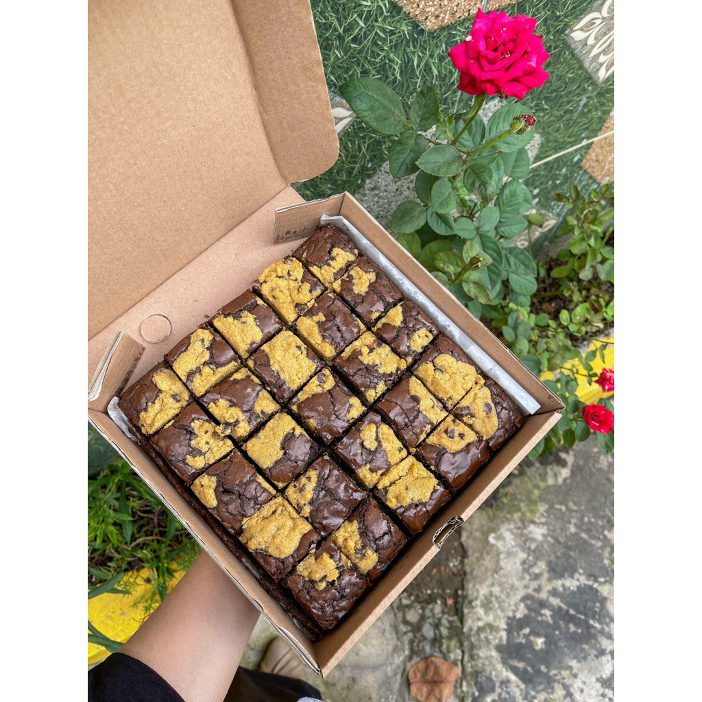 

brownies topping soft cookies size 20x20