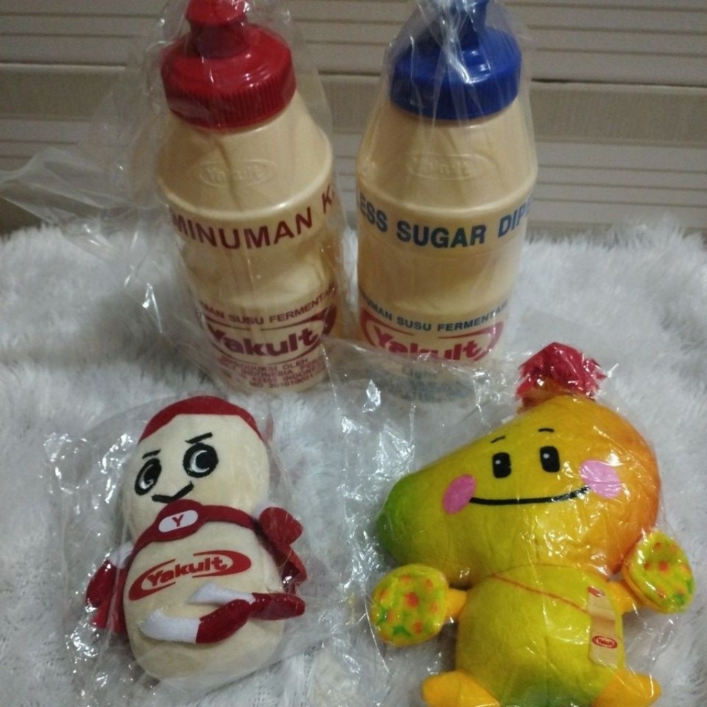 Botol Minum Yakult & Boneka Yakult prj