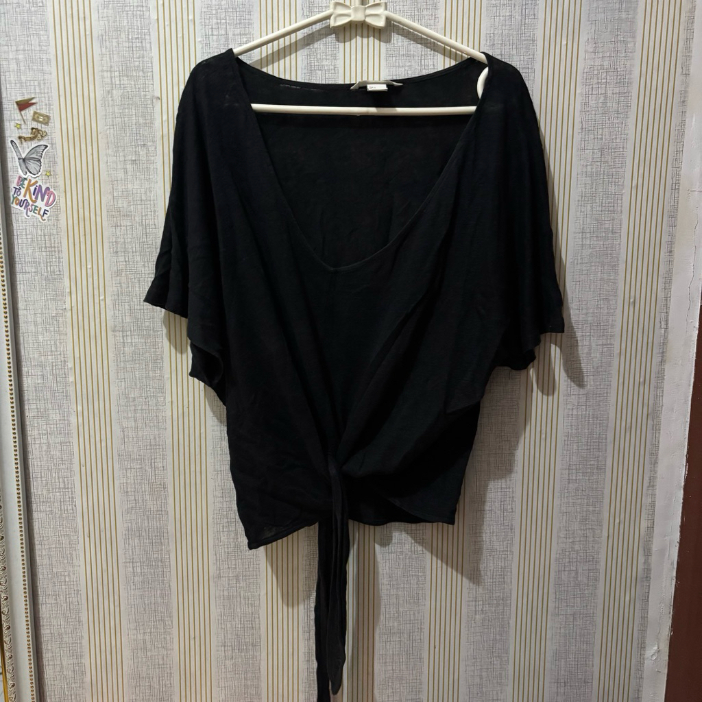 PRELOVED KAOS H&M CROP TOP