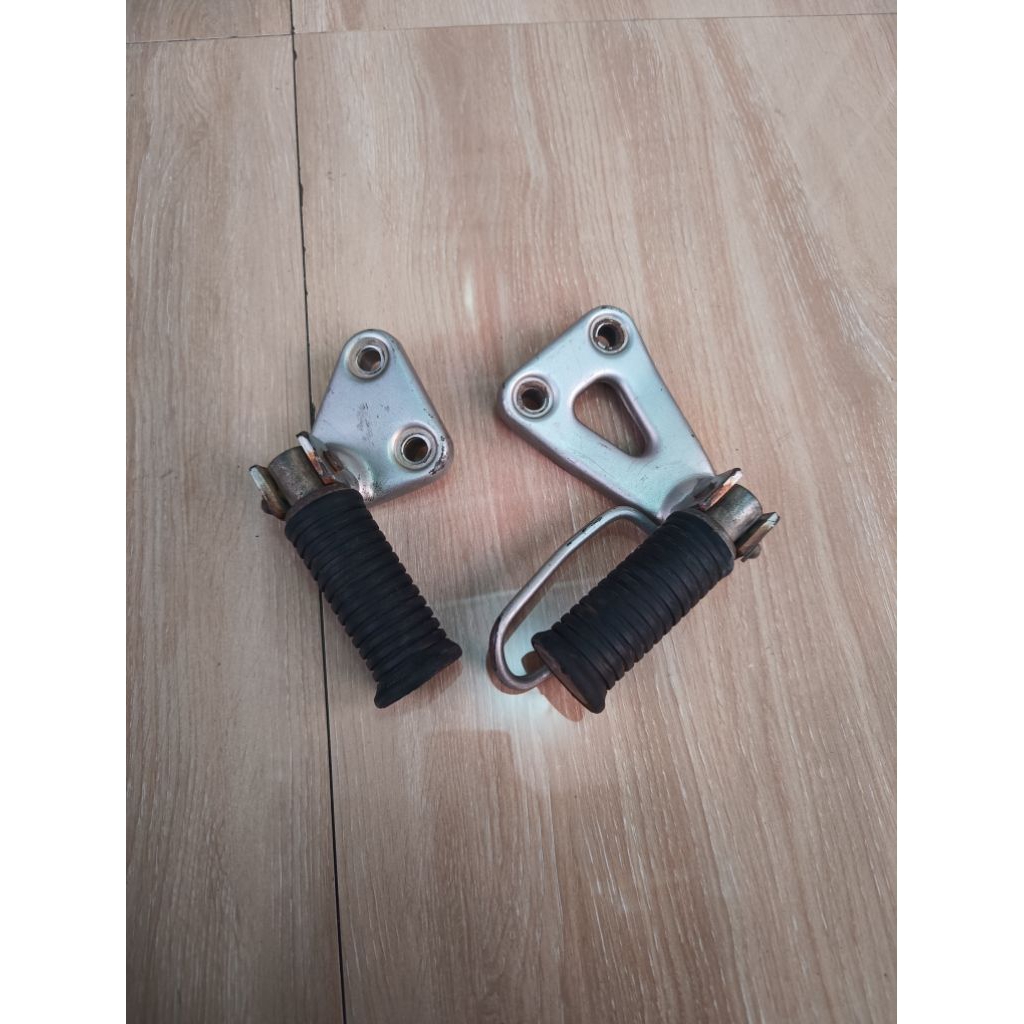 Foot step Belakang Kawasaki KLX Dtracker 150 Original Step Injakan kaki belakang KLX