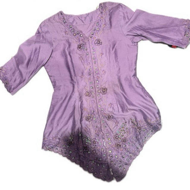 kebaya ungu