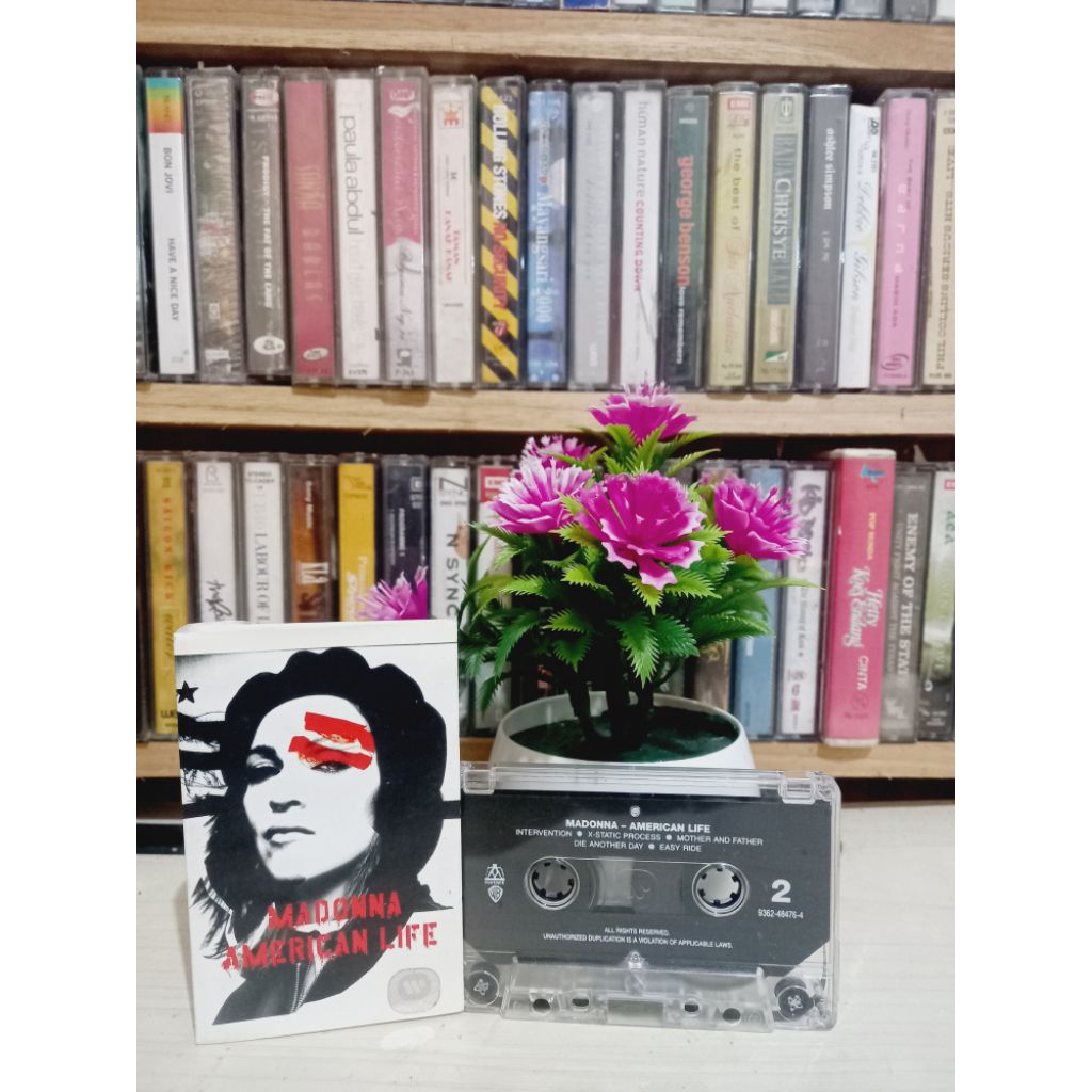 KASET MADONNA AMERICAN LIFE