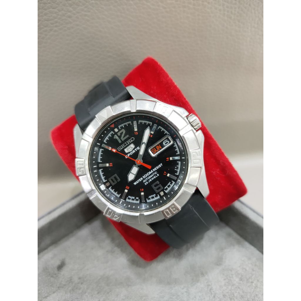 Seiko 5 sports automatic