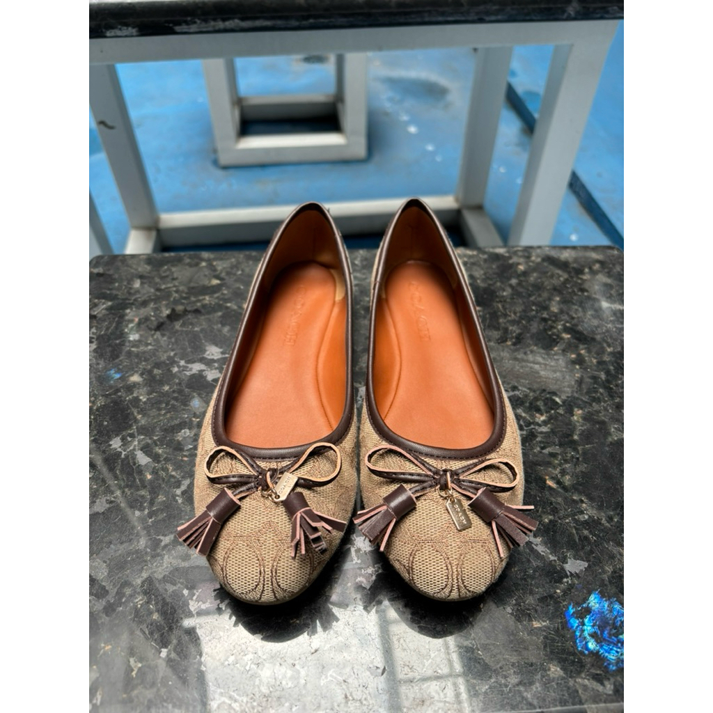 sepatu flat coach