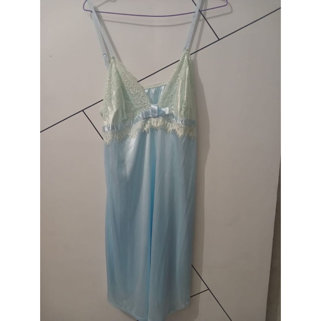 Oneset Baju Tidur Wanita – Warna Biru Laut | Bahan Satin Premium | Kondisi Baru Mulus