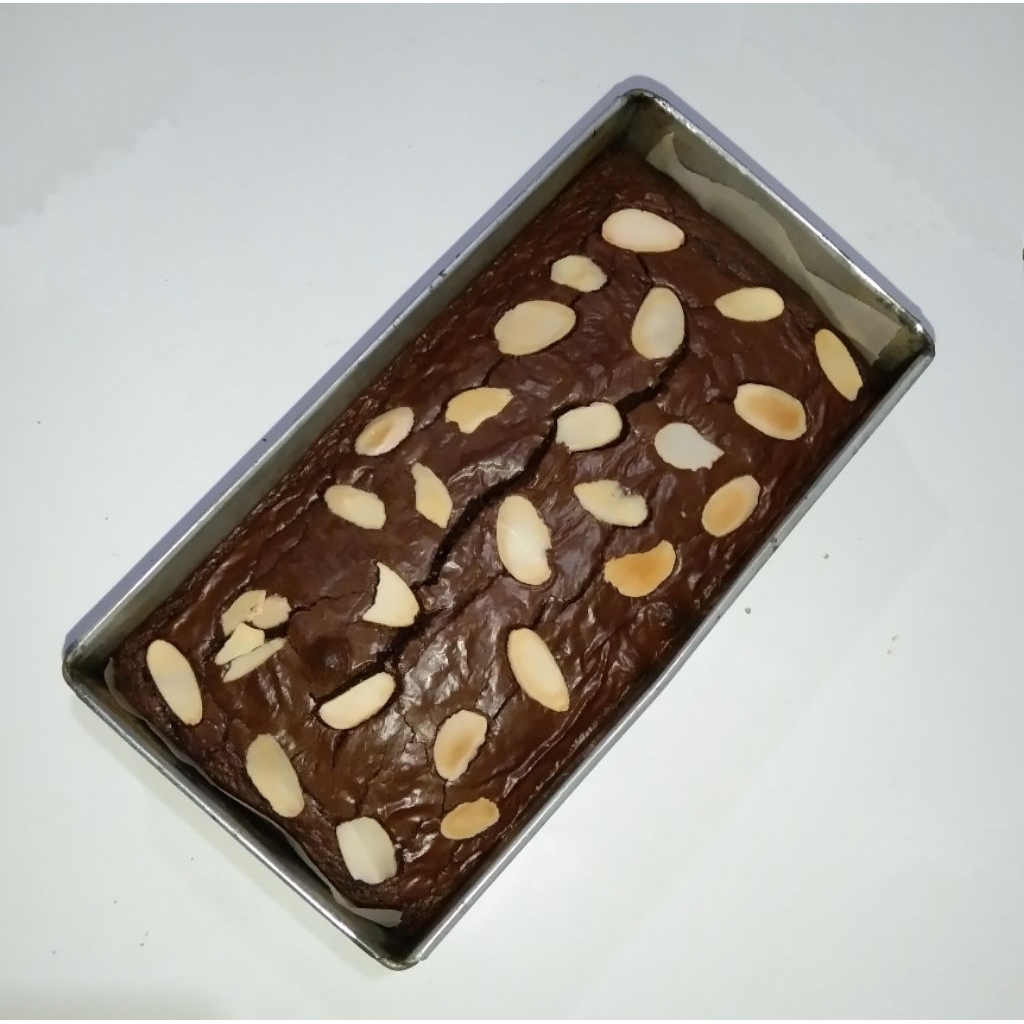 

FUDGY BROWNIES | BROWNIES PANGGANG | BROWNIES | BROWNIES SHINY CRUST | KUE | BROWNIES COKLAT | KUE COKLAT