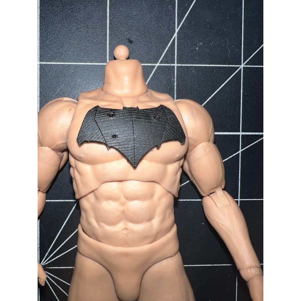 Justice League Batman Chest Emblem Logo untuk Kitbash Action Figure Vtoys Romankey Gwtoys ADAM Mezco