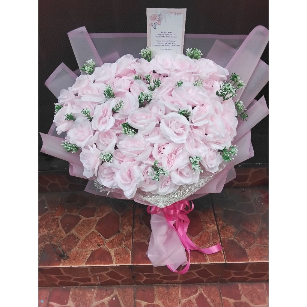 

Buket hadiah bunga artificial, murah, cantik hadiah orang tersayang, lamaran, valentine,hari ibu, graduation, graduation dll. beraneka pikihan warna