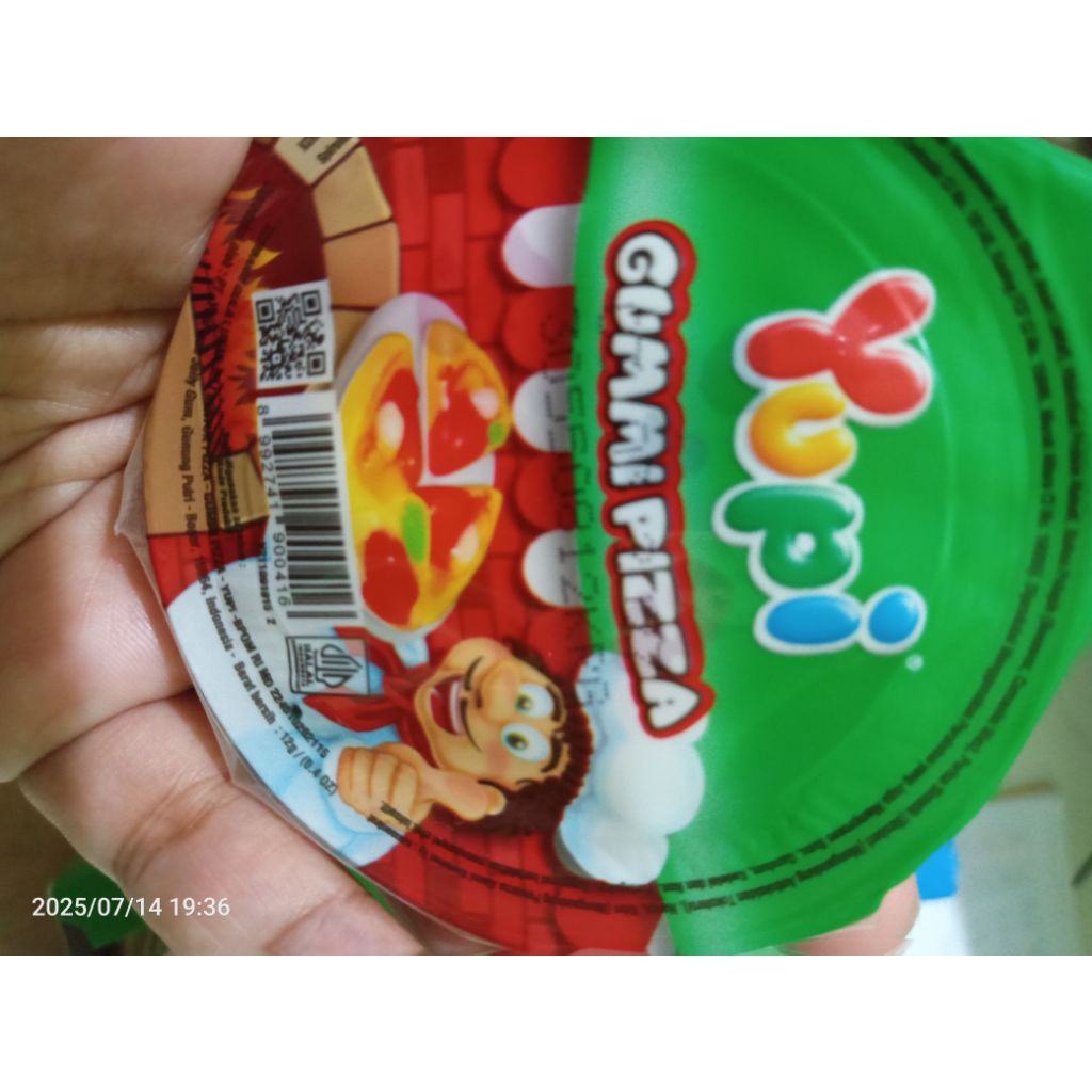 

yupi gummy pizza