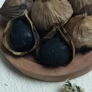 

bawang hitam lanang super premium uk 125 gram kualitas terjamin
