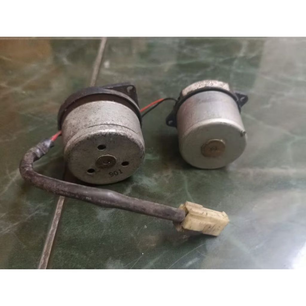 MOTOR DINAMO BEKAS CABUTAN KIPAS BLOWER FOTOCOPY 24VDC ~ 2900RPM