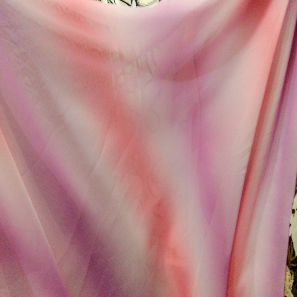 Kain Ceruty Gradasi Pink Ungu – Bahan Jilbab & Gamis Elegan  (Harga Kain Per½ Meter)