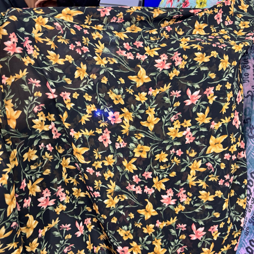 Kain Ceruty Babydoll Motif Bunga Hitam Kuning – Bahan Halus, Jatuh & Adem | Cocok Gamis, Hijab, Tuni