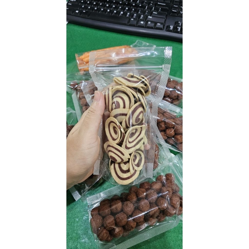

Cemilan Kuping Gajah Mini Pack