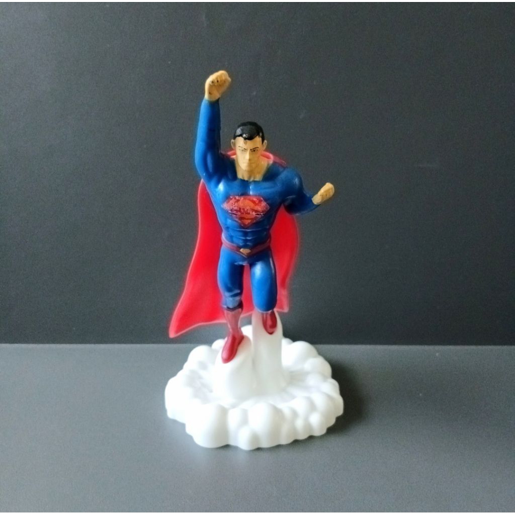 mainan figure Superman