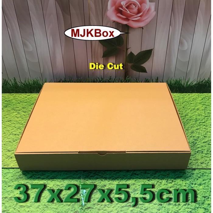 

KARDUS/KARTON/BOX UK. 37x27x5,5 CM.