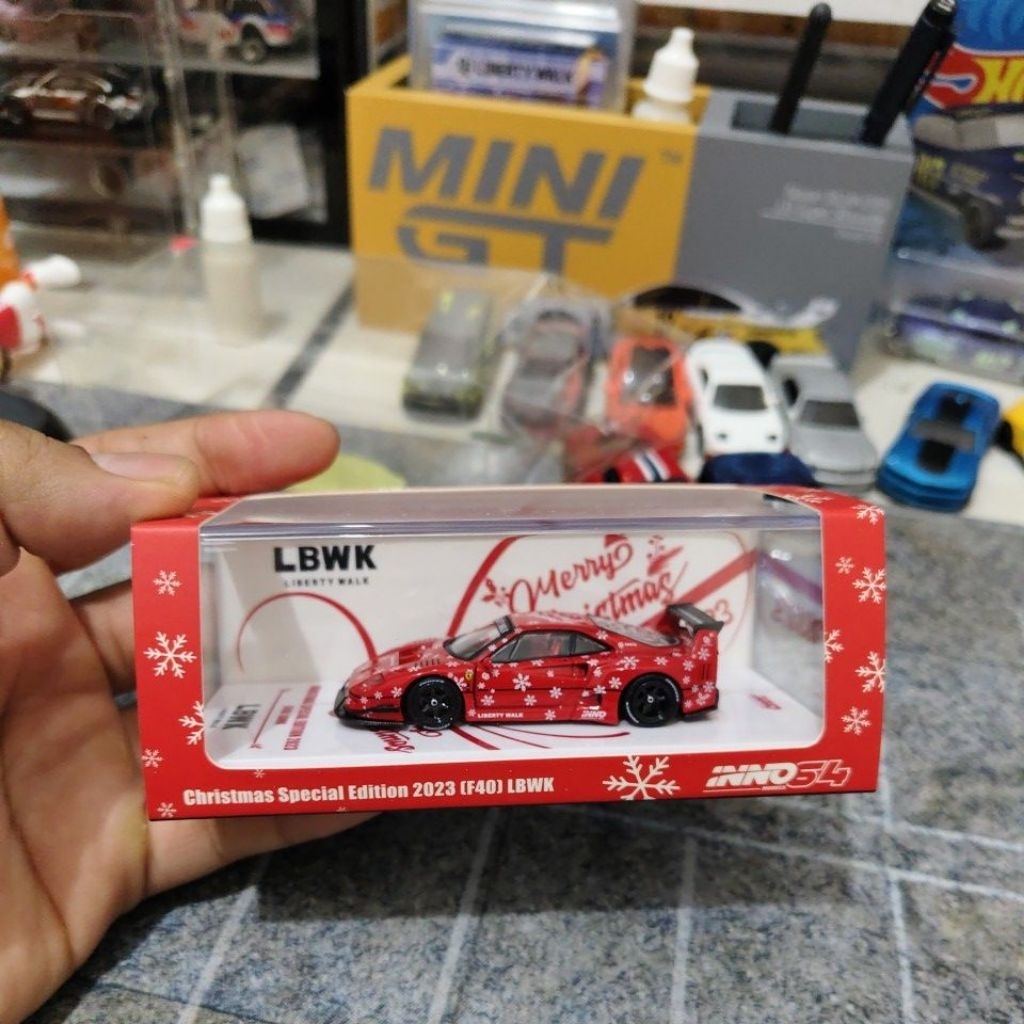 INNO64 LBWK FERRARI F40 CHRISTMAS