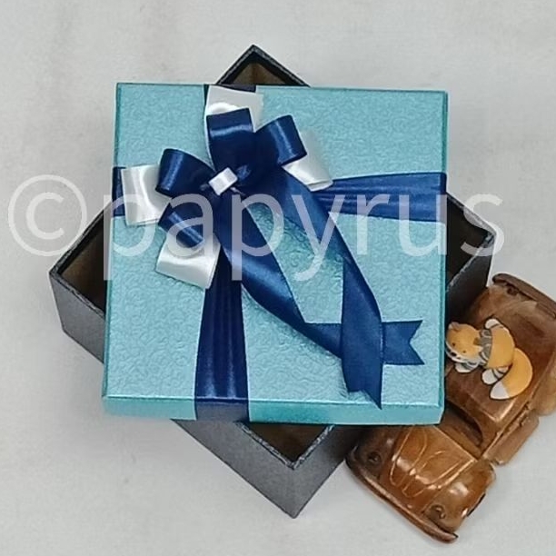 

PAPYRUS Kombinasi 15x15 Tinggi 5cm Kotak Kado Gift Box Hadiah V3