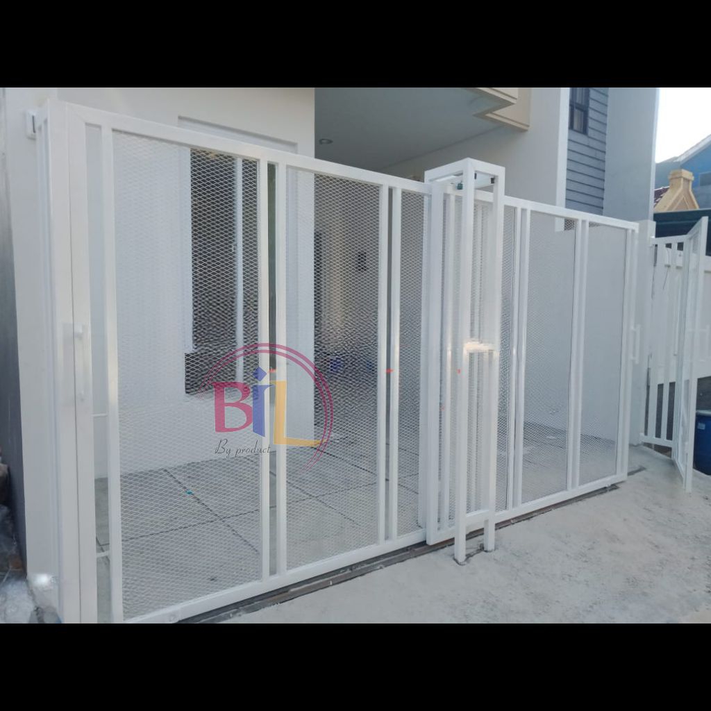 Pagar woodplank. Pagar besi. Pagar pengaman