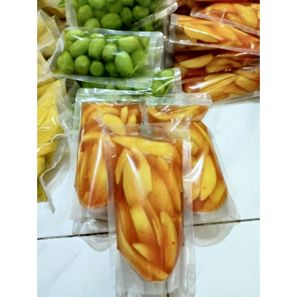 

Asinan / Manisan buah mangga pedes 400 gram,gula asli,kualitas premium, HALAL
