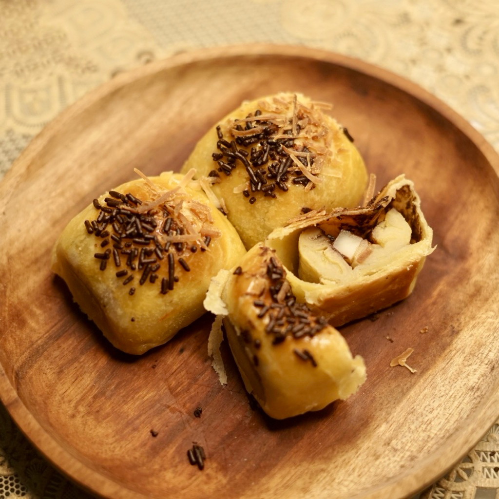 

Bolen Pisang Kombinasi Rasa Cokelat Keju Isi 10pcs