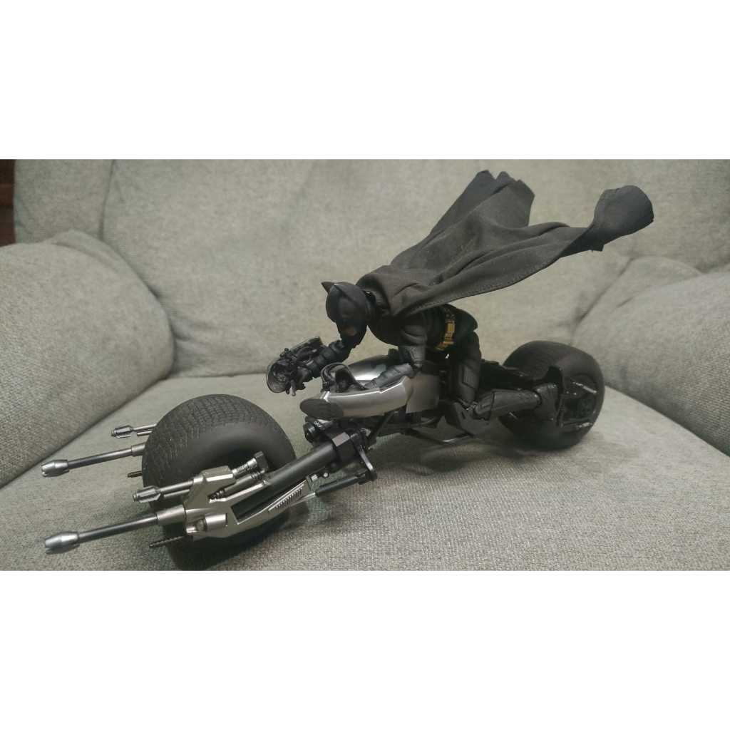 Action Figure Batman The Dark Knight & BatPod Mafex Original ( Set )