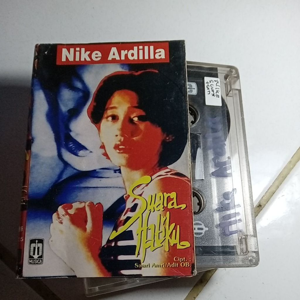 album collections  nike ardilla suara hatiku /kutakkan bersuara