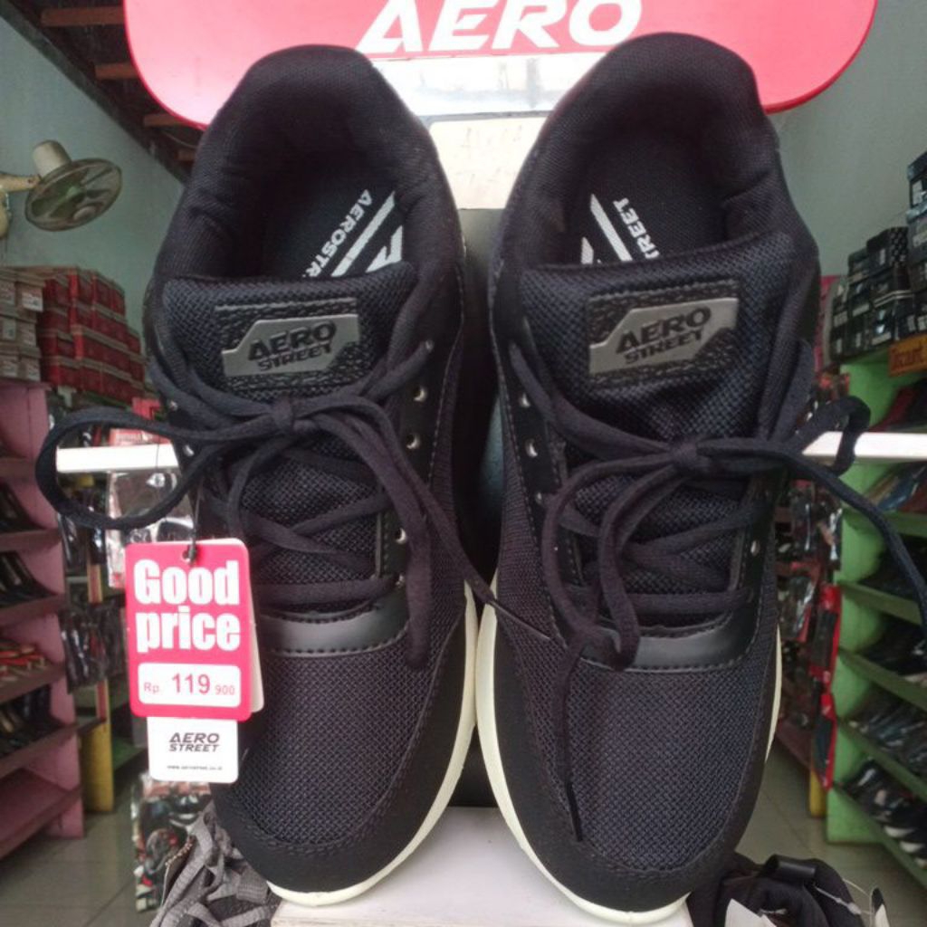 Sepatu Aero Street