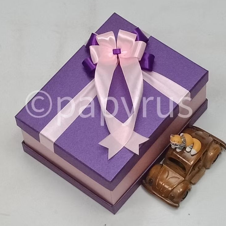 

PAPYRUS Sandwich 17,5x22,5 Tinggi 10cm Kotak Kado Gift Box V1